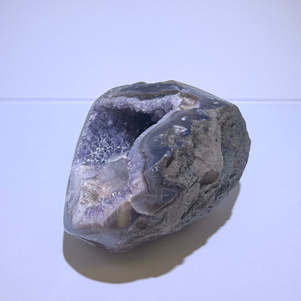 稀有原皮帶方解石紫水晶錢袋子晶簇 | 開發智慧 | 舒緩壓力 | 聚財納福 | 穩固財庫 | 招貴人 | 空間淨化 | 原礦擺件 |
